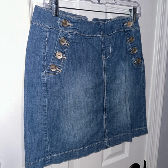 YNQ Jean Skirt - Picture 2 of 8